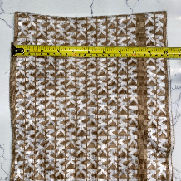 Michael Kors Scarf - Picture 5 of 5